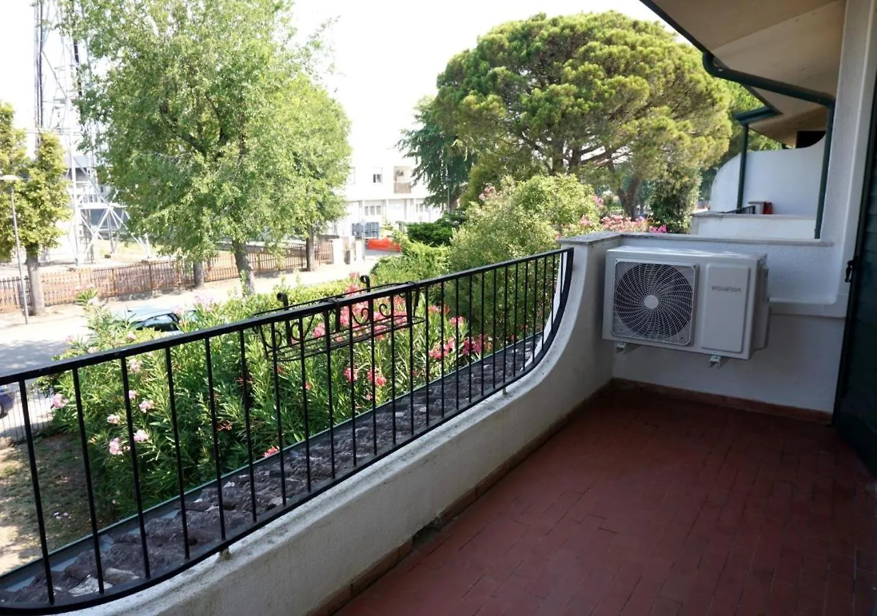 Vintage-Modern Gem With Private Garden Vila Porto Santa Margherita di Caorle Itália